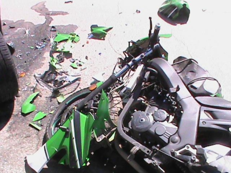 Рыбновец на мотоцикле врезался в «Тойоту Хайлендер»