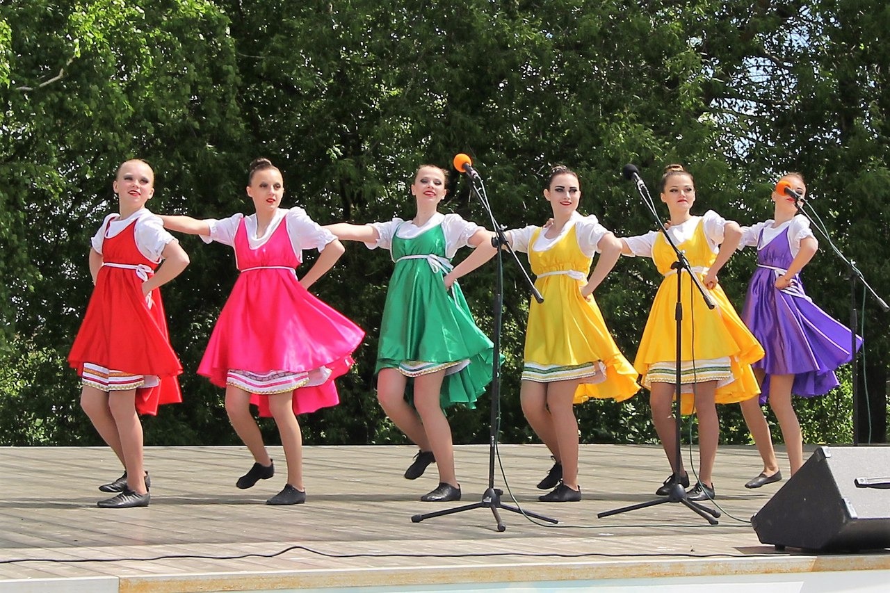 В рамках проекта «Музыкальное лето в Константинове» выступили коллективы Рыбновского района