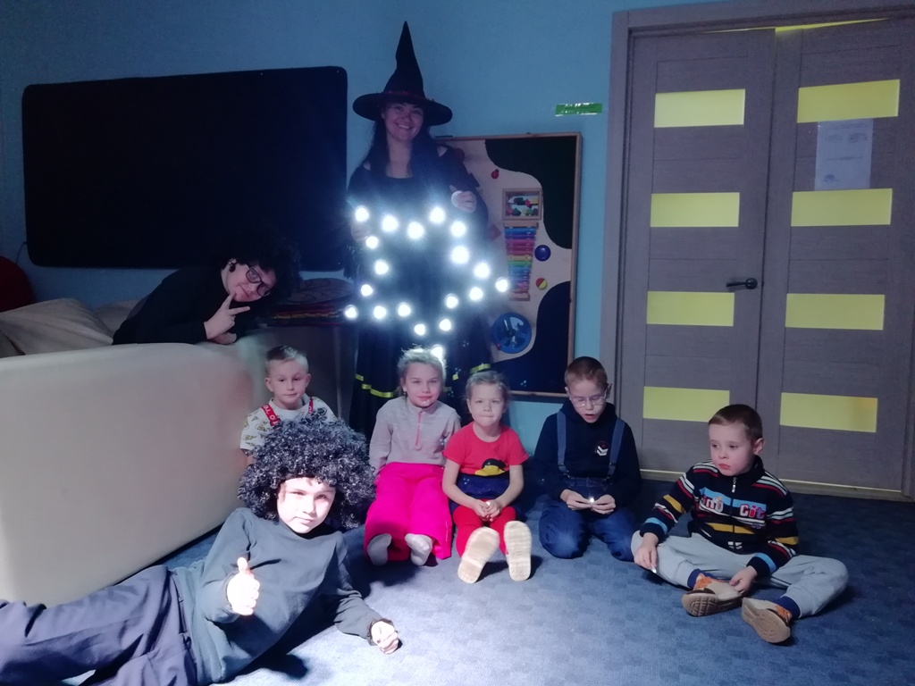 Детям из г. Рыбное показали спекталь, в котором они научились не боятся темноты