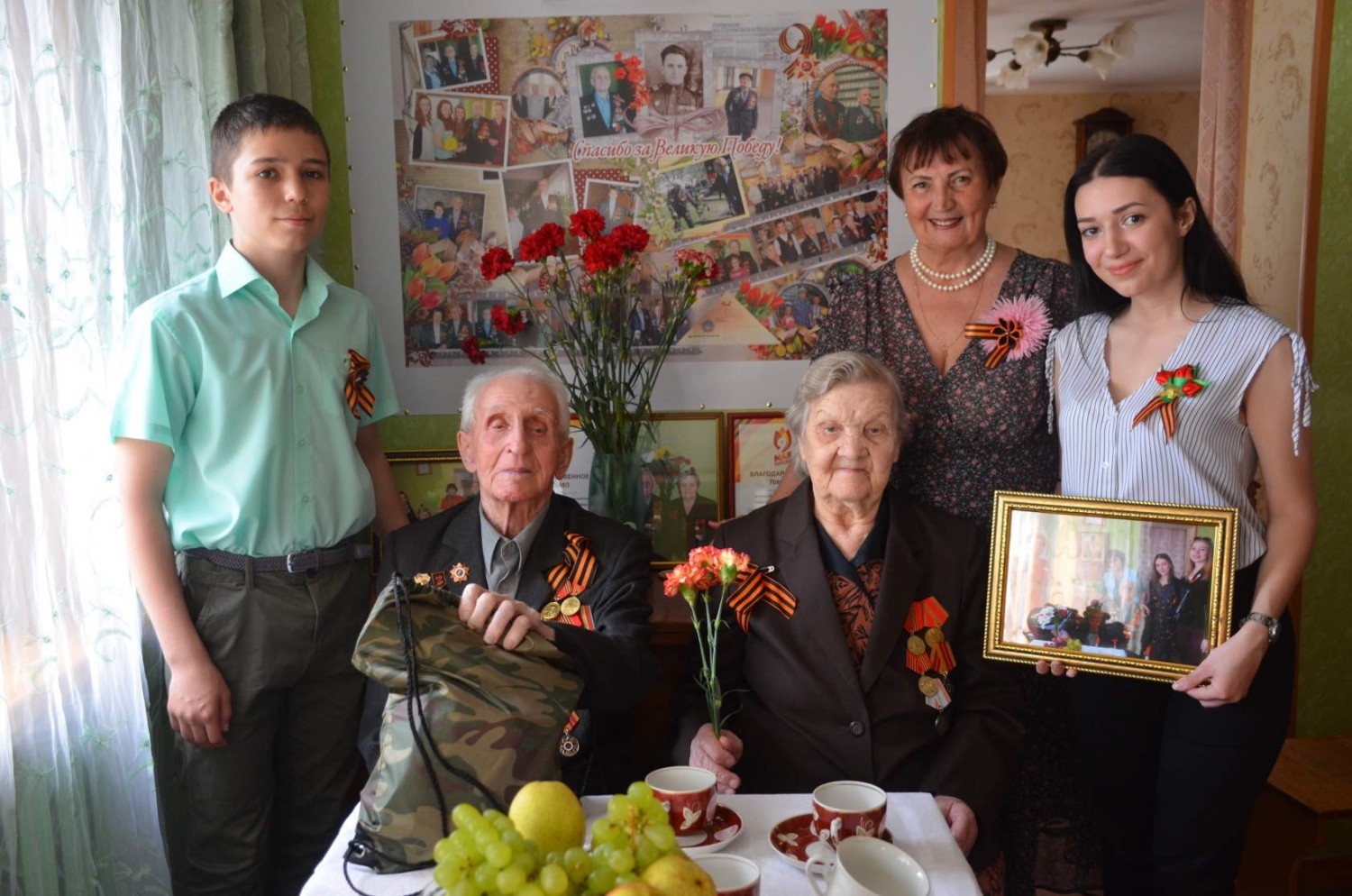 Волонтеры поздравили ветеранов Великой Отечественной войны с Днем Победы