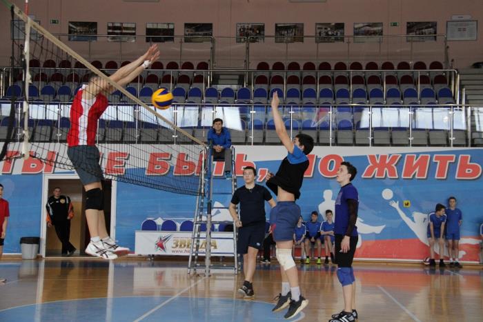 В ФСК «Звезда» состоялись соревнования по волейболу «Серебряный мяч»