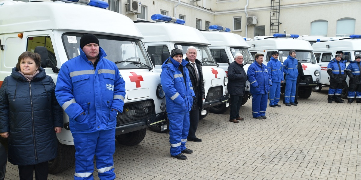 В Рыбновский район передали автомобиль скорой помощи и школьный автобус