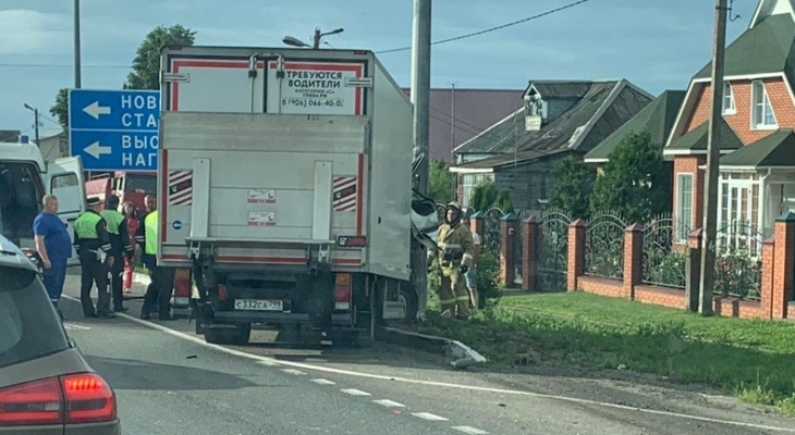 В Рыбновском районе столкнулись два грузовика. Видео