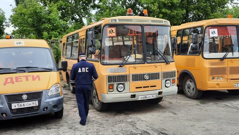 В Рыбновском районе сотрудники ГИБДД проверяют состояние школьных автобусов