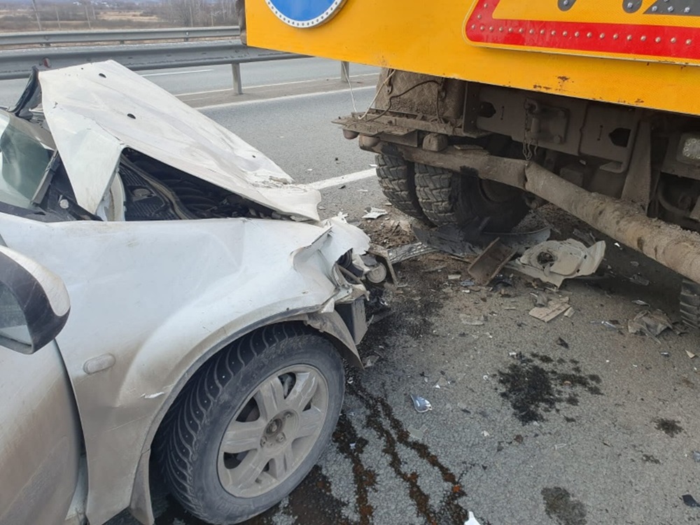 В Рыбновском районе легковушка врезалась в грузовик