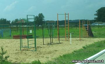 На территории ФСК строится платная детская площадка