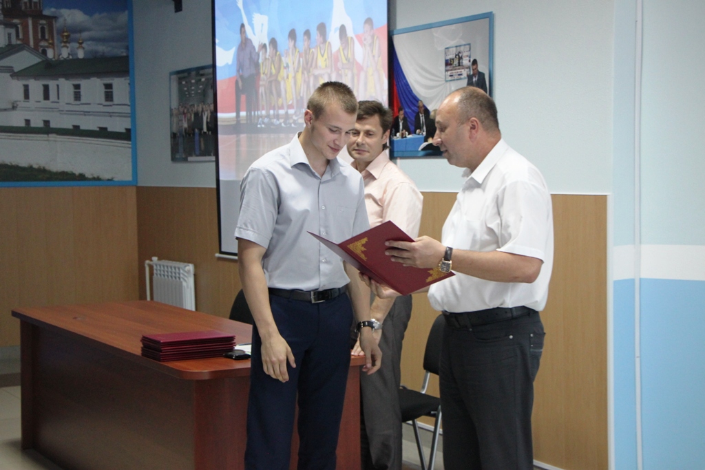 Воспитанникам ДЮСШ «Звезда» вручили свидетельства об окончании школы