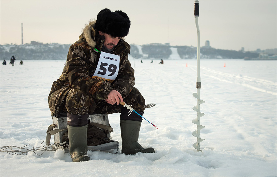 Открытые зимние соревнования по рыбной ловле в Рыбном