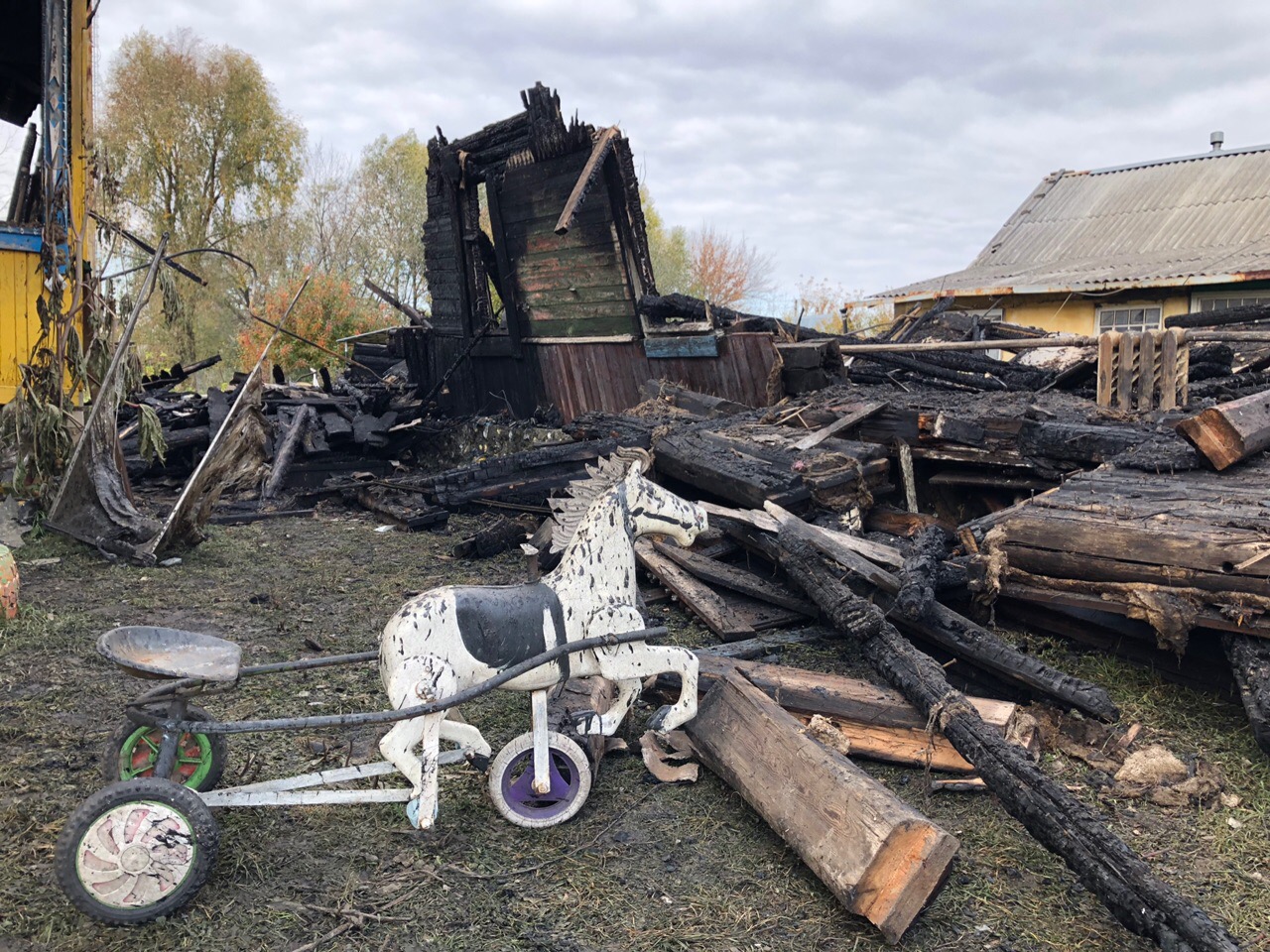 В Рыбном ночью сгорели два дома. Объявлен сбор помощи!