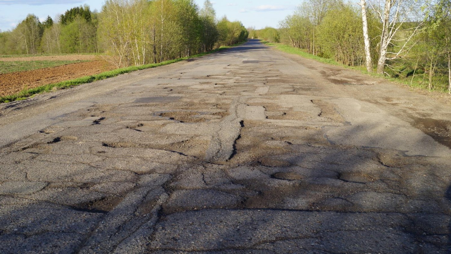 Прокуратура обязала отремонтировать разбитый участок дороги в Рыбновском районе