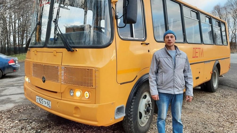 В две школы Рыбновского района привезли новые автобусы