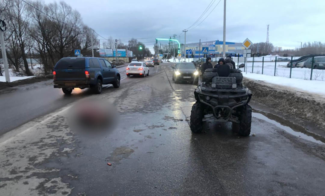 В Рыбном на дороге скончался водитель на квадроцикле