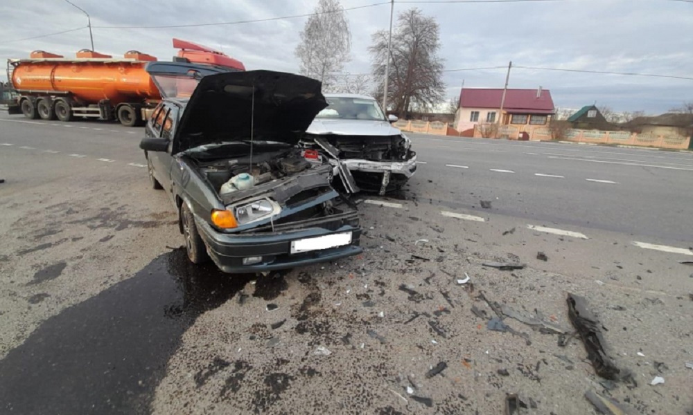 В Рыбновском районе в аварии пострадали водители Volkswagen Tiguan и ВАЗа