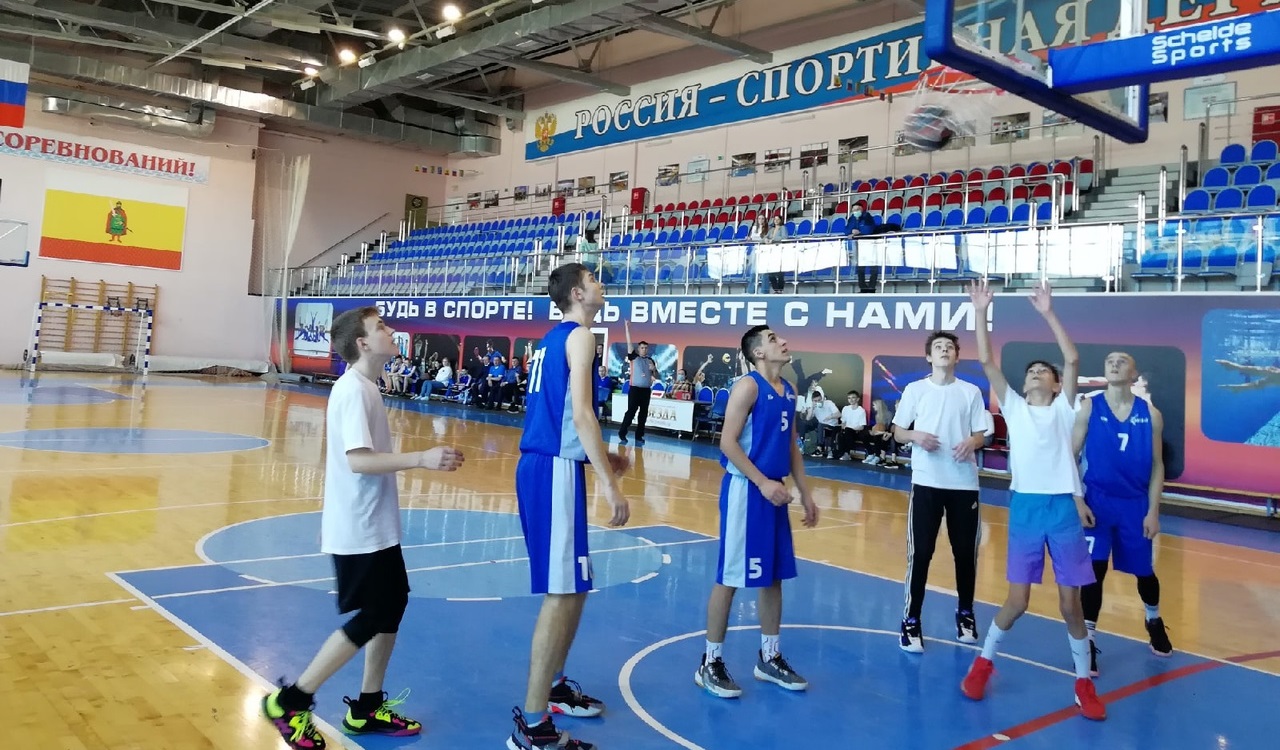 В ФСК «Звезда» прошли зональные соревнования Спартакиады по баскетболу