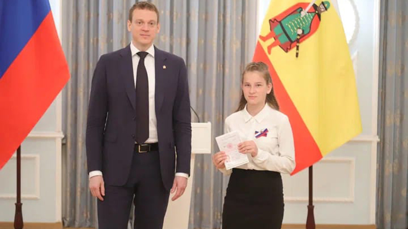 В преддверии Дня России рыбновским школьникам вручили паспорта