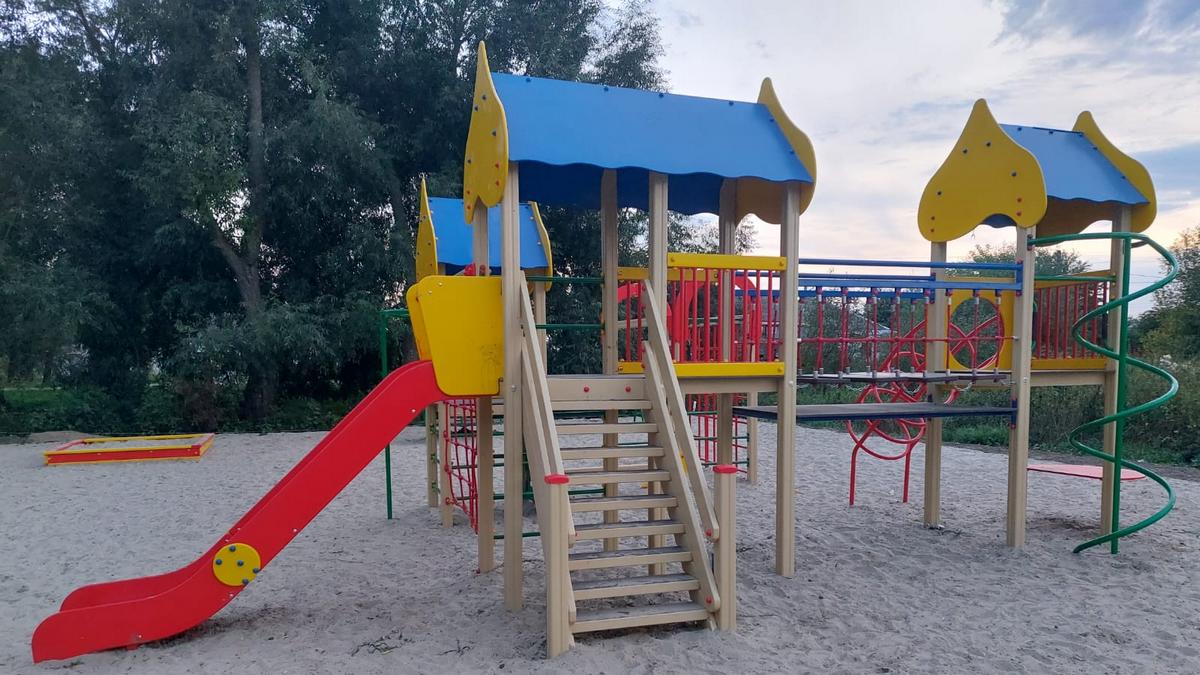 В деревне Бражкино появилась новая детская площадка