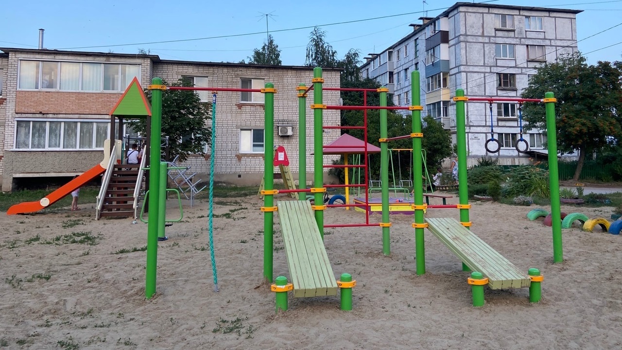 В Рыбновском районе продолжают благоустройство детских площадок