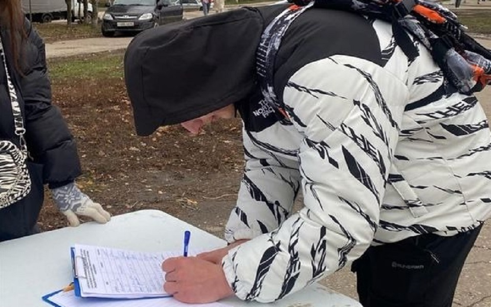 Жители «Есенинской Руси» собирают подписи против руководства ВООПИиК
