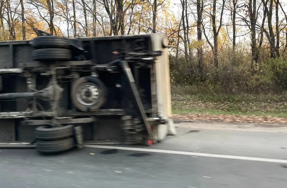 В Рыбновском районе на трассе М-5 «Урал» перевернулся грузовик