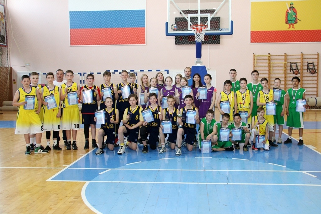 В ФСК «Звезда» прошло первенство Рыбновского района по баскетболу среди юношей