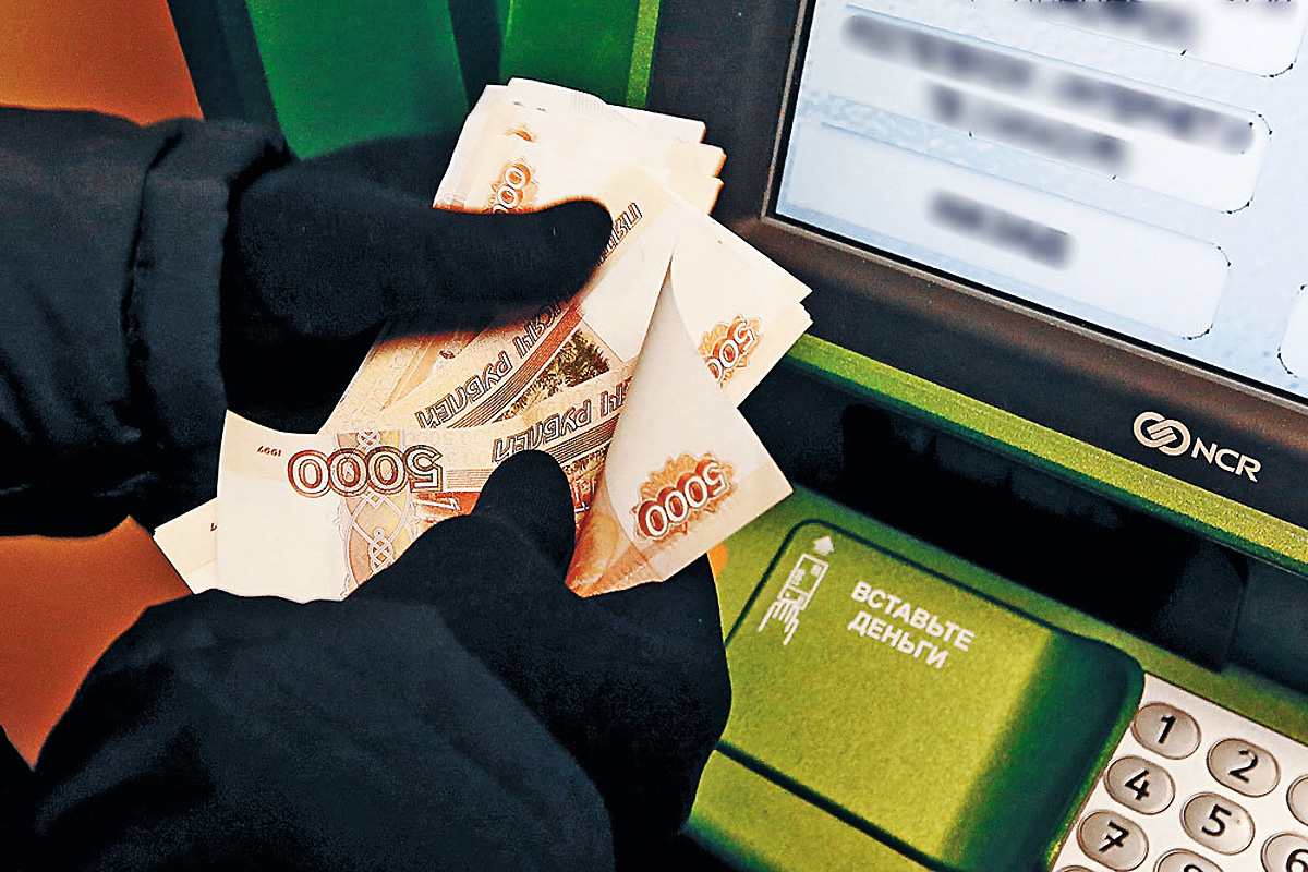 Рыбновец оформил кредитную карту на пенсионерку и потратил с нее более 60 000 рублей