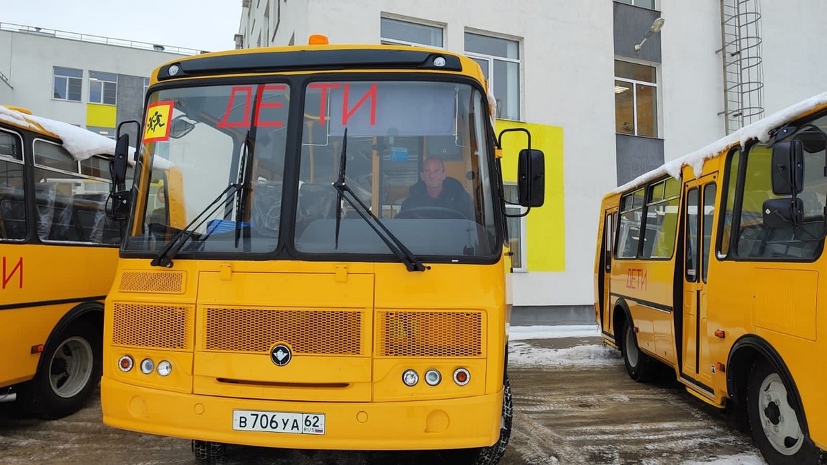 Баграмовская школа получила новый автобус