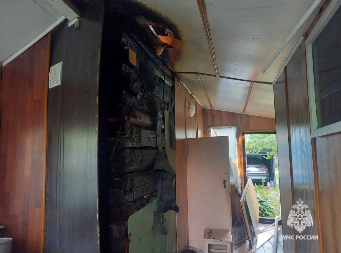 В Рыбном оперативно ликвидировали пожар в частном доме