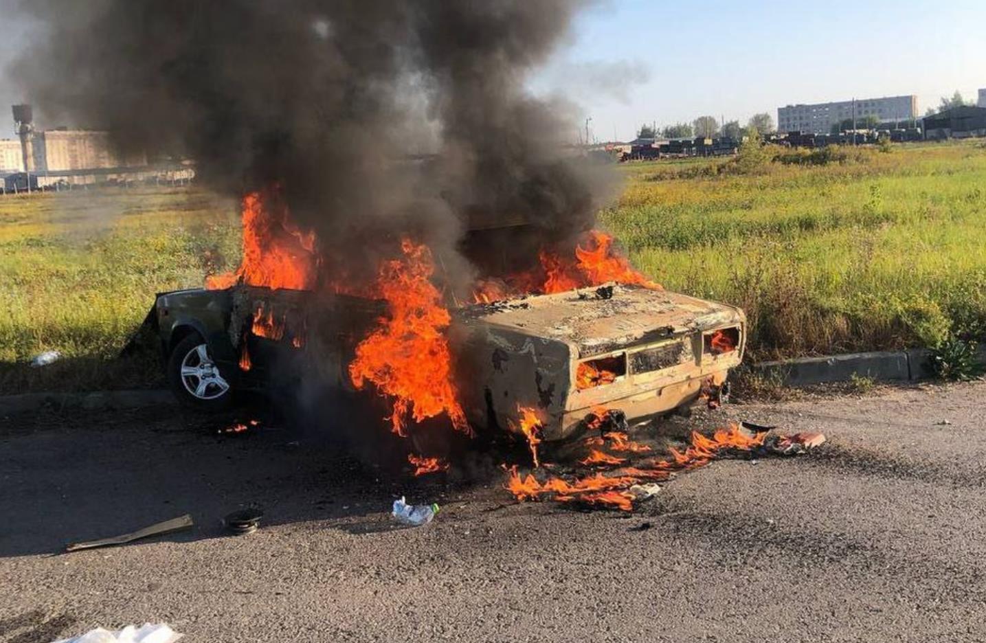 В Рыбном сгорел автомобиль