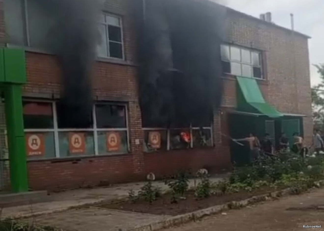 Пожар в торговом центре д. Баграмово. Видео