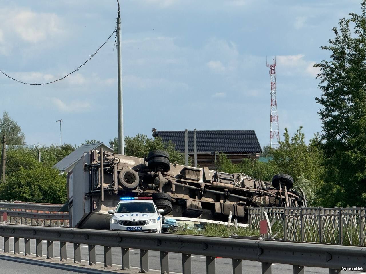 На М5 в д. Высокое перевернулась фура. Видео На М5 в д. Высокое перевернулась фура. Видео