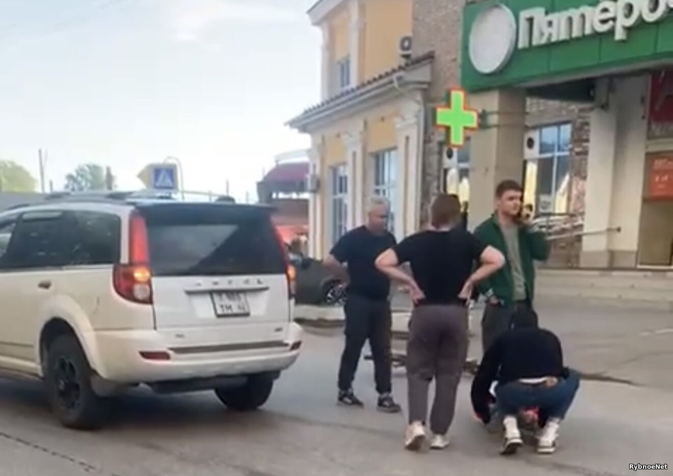 В центре Рыбного сбили мальчика на велосипеде. Видео В центре Рыбного сбили мальчика на велосипеде. Видео