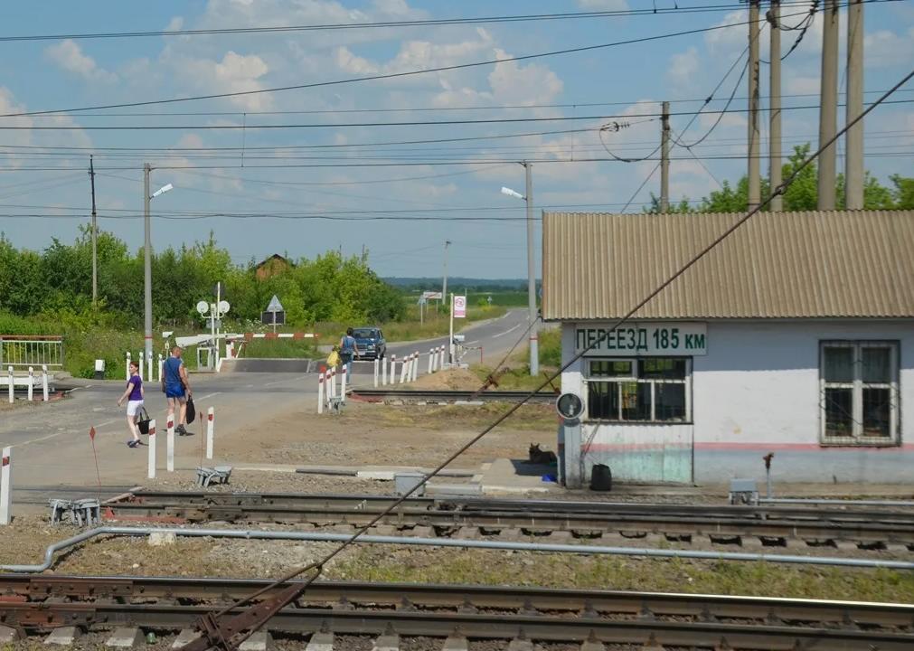 В Рыбновском районе временно закроют движение через ж/д переезд