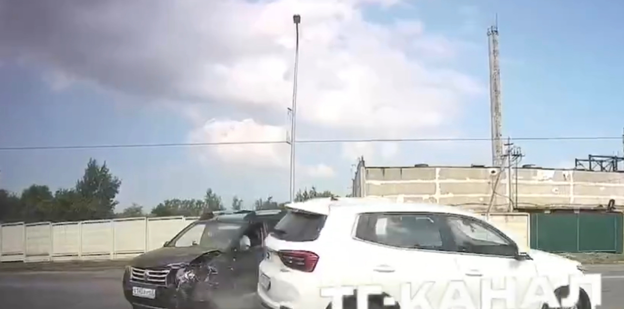 В Рыбном на ул. Макаренко столкнулись два автомобиля. Видео