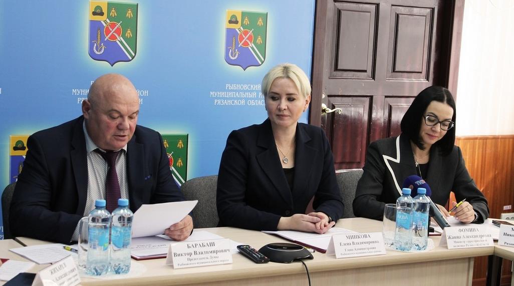 Новые депутаты назначали Елену Минкову главой Администрации