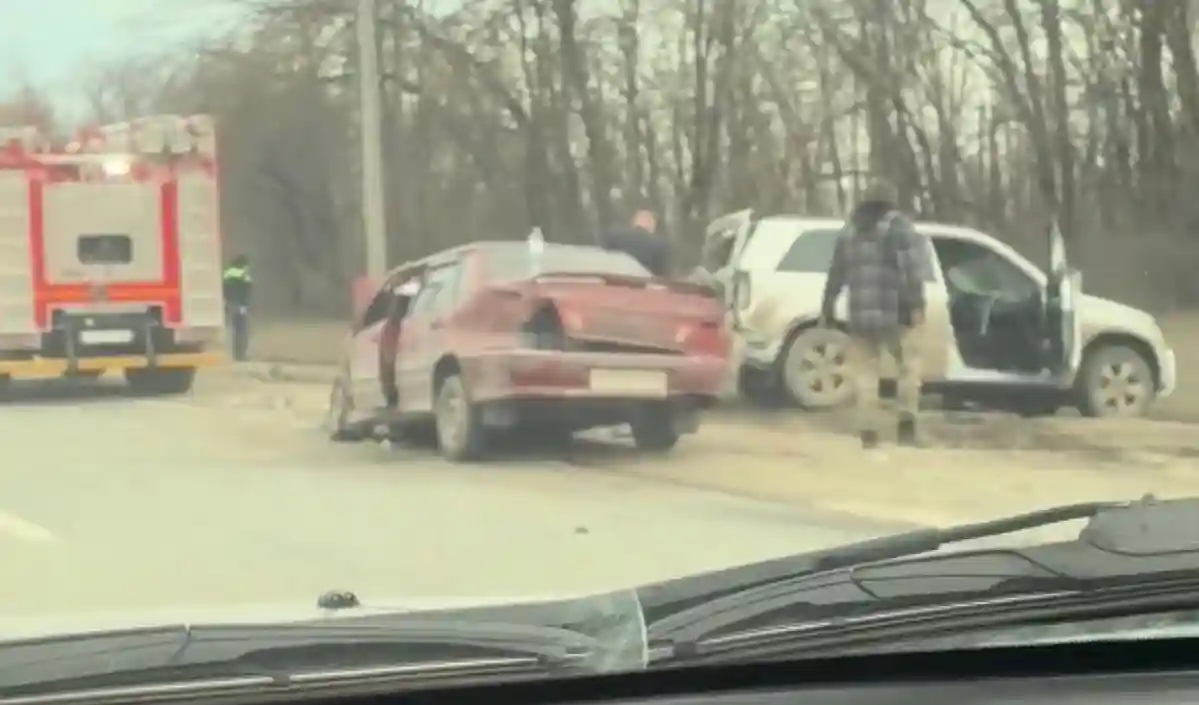 На трассе М5 Урал возле Рыбного образовалась пробка из за ДТП